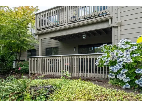 1922 Lake Isle Drive Eugene OR 97401