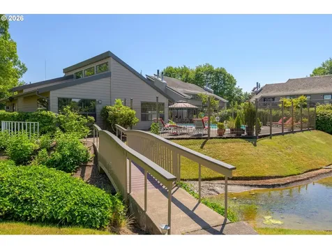 1922 Lake Isle Drive Eugene OR 97401