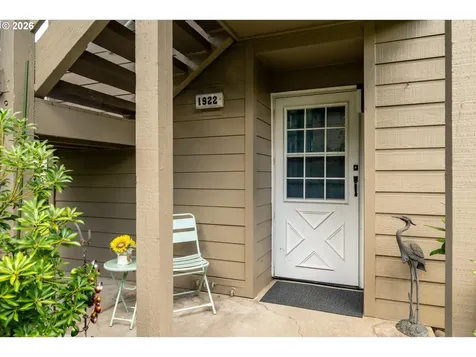 1922 Lake Isle Drive Eugene OR 97401