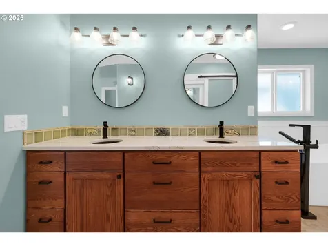 89523 Manion Drive Warrenton OR 97146