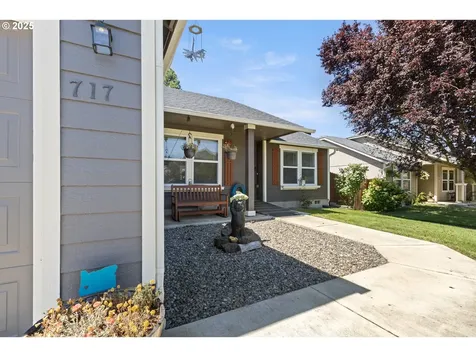 717 Callahan Drive Roseburg OR 97471