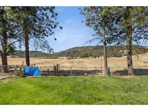 717 Callahan Drive Roseburg OR 97471
