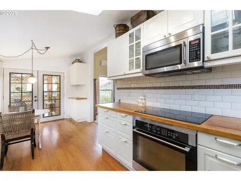160 W Exeter Street Gladstone OR 97027