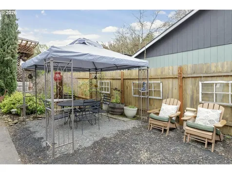 160 W Exeter Street Gladstone OR 97027