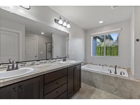 2400 NE 187th Place Vancouver WA 98684