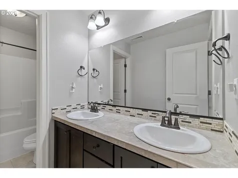 2400 NE 187th Place Vancouver WA 98684