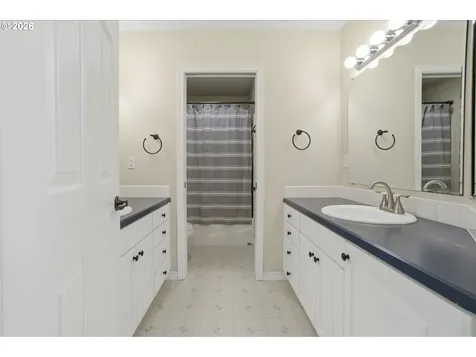 1655 Diamond Peak Court NW Salem OR 97304