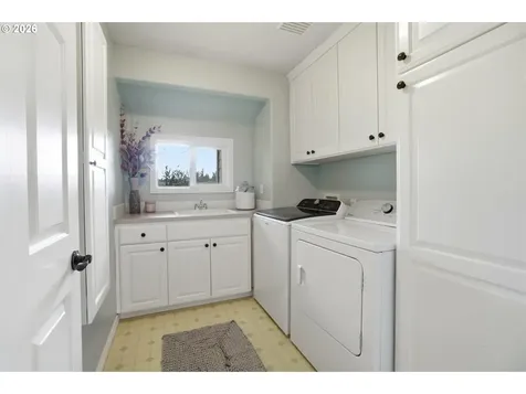 1655 Diamond Peak Court NW Salem OR 97304