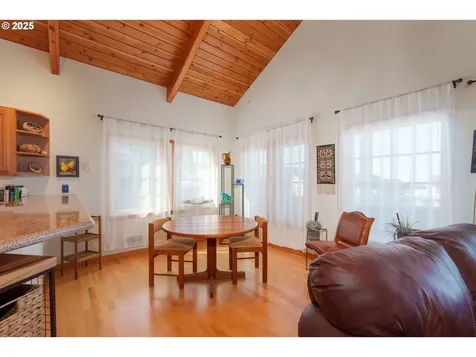 1327 Village Loop Bandon OR 97411