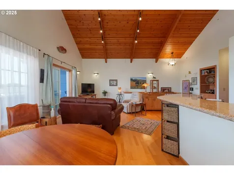 1327 Village Loop Bandon OR 97411