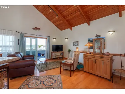 1327 Village Loop Bandon OR 97411