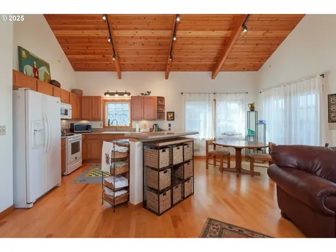 1327 Village Loop Bandon OR 97411