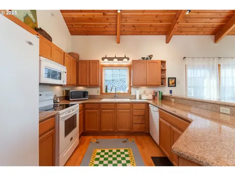 1327 Village Loop Bandon OR 97411