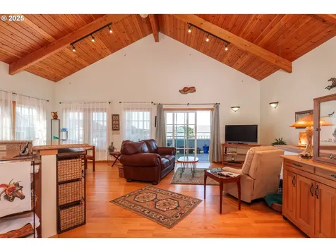 1327 Village Loop Bandon OR 97411