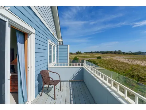 1327 Village Loop Bandon OR 97411