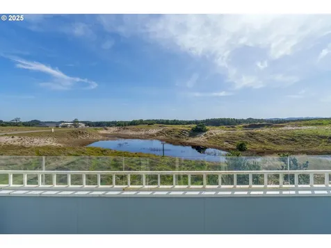 1327 Village Loop Bandon OR 97411