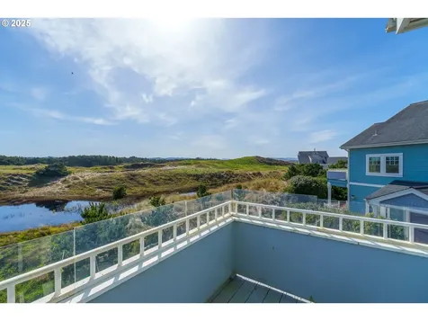 1327 Village Loop Bandon OR 97411