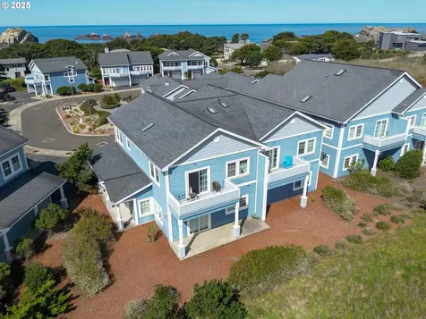 1327 Village Loop Bandon OR 97411