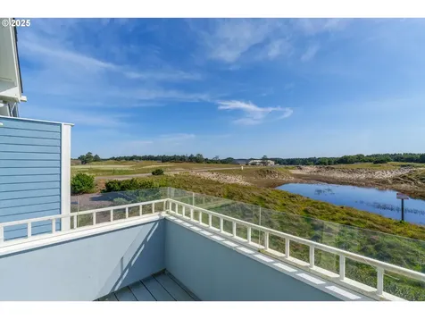1327 Village Loop Bandon OR 97411