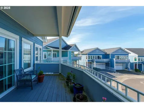 1327 Village Loop Bandon OR 97411