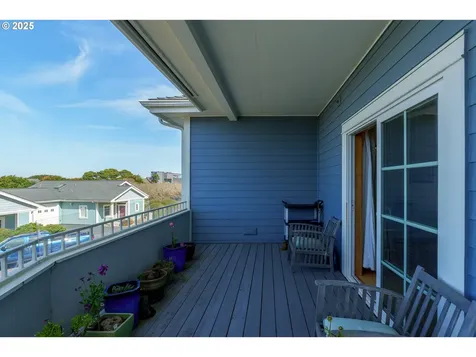 1327 Village Loop Bandon OR 97411