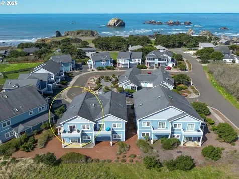 1327 Village Loop Bandon OR 97411