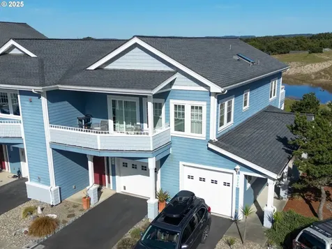 1327 Village Loop Bandon OR 97411