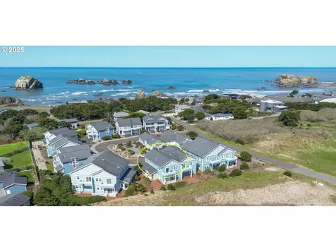 1327 Village Loop Bandon OR 97411