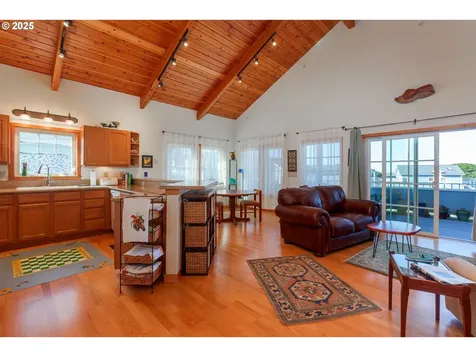 1327 Village Loop Bandon OR 97411