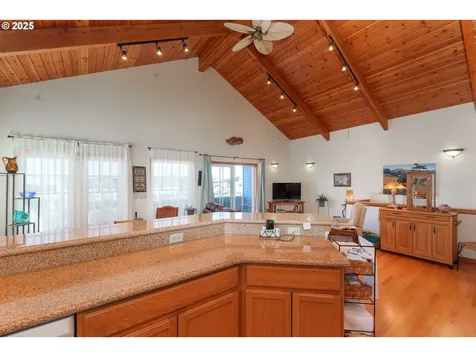 1327 Village Loop Bandon OR 97411