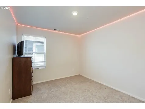 402 Himalaya Street NE Salem OR 97301