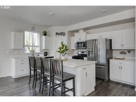 402 Himalaya Street NE Salem OR 97301