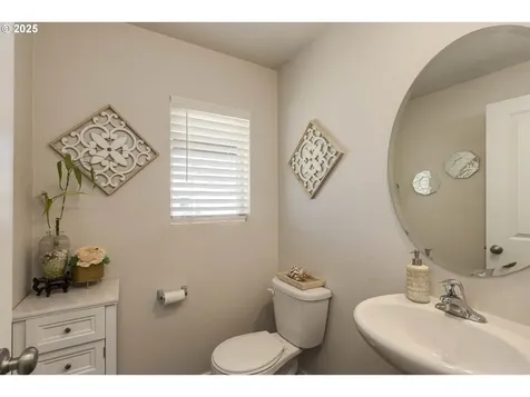 402 Himalaya Street NE Salem OR 97301
