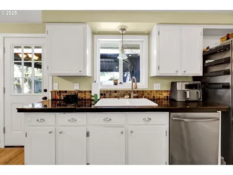5257 Coetivy Avenue Eugene OR 97402