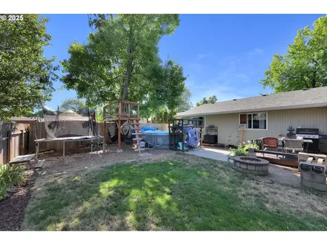 5257 Coetivy Avenue Eugene OR 97402