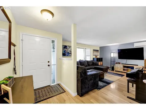 5257 Coetivy Avenue Eugene OR 97402