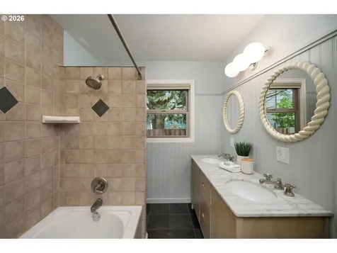 8675 SW Fairway Drive Portland OR 97225