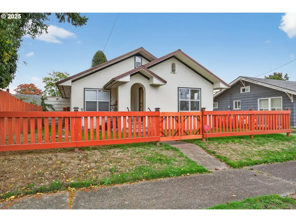 1202 S 3rd Avenue Kelso WA 98626