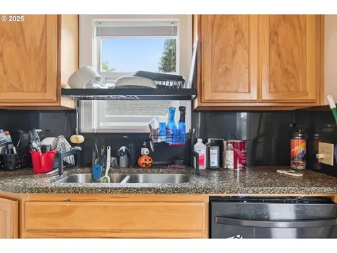 1202 S 3rd Avenue Kelso WA 98626