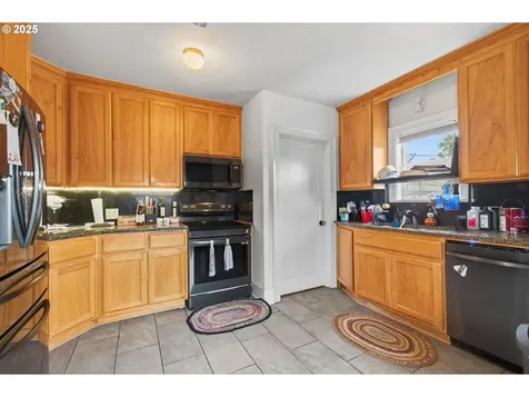 1202 S 3rd Avenue Kelso WA 98626