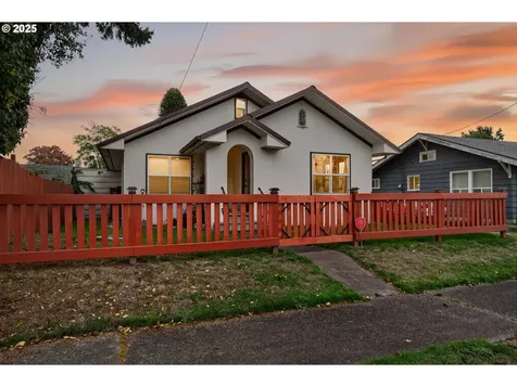 1202 S 3rd Avenue Kelso WA 98626