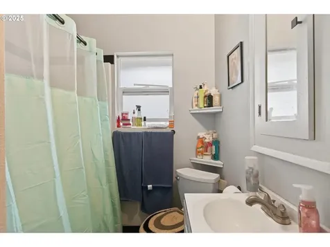 1202 S 3rd Avenue Kelso WA 98626