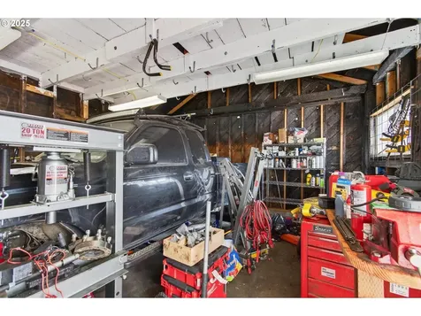 1202 S 3rd Avenue Kelso WA 98626