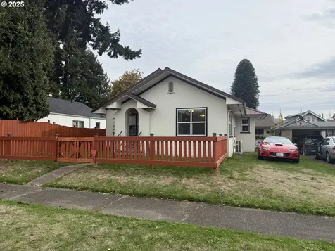 1202 S 3rd Avenue Kelso WA 98626