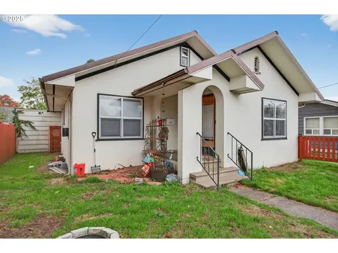1202 S 3rd Avenue Kelso WA 98626