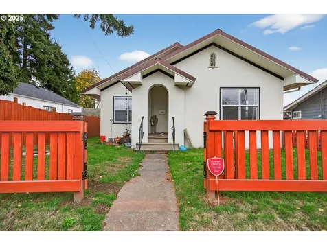 1202 S 3rd Avenue Kelso WA 98626