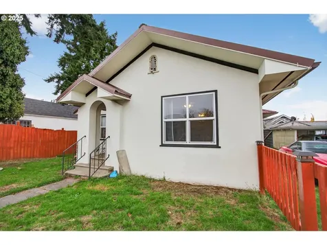 1202 S 3rd Avenue Kelso WA 98626