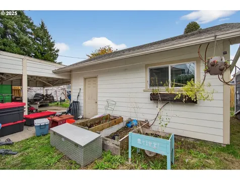 1202 S 3rd Avenue Kelso WA 98626