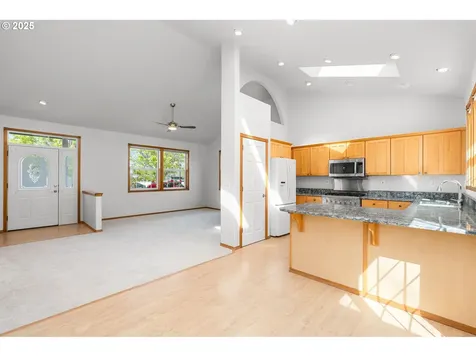 856 NE Pacific Drive Fairview OR 97024
