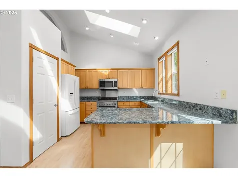 856 NE Pacific Drive Fairview OR 97024